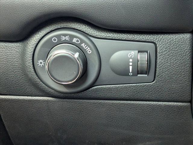 Used 2023 Dodge Durango SXT RWD image 11