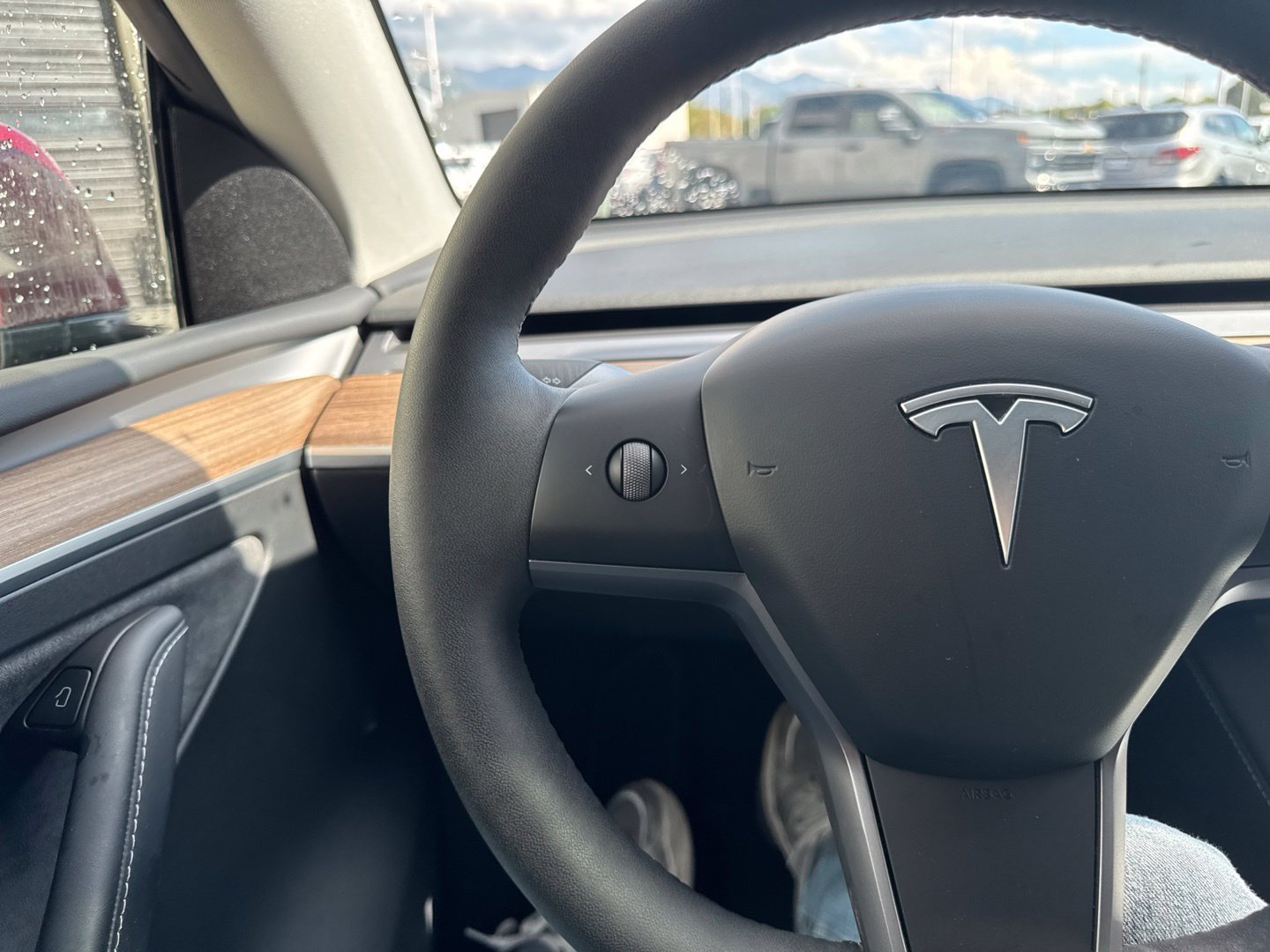 Used 2025 Tesla Model Y Long Range AWD/4WD image 23