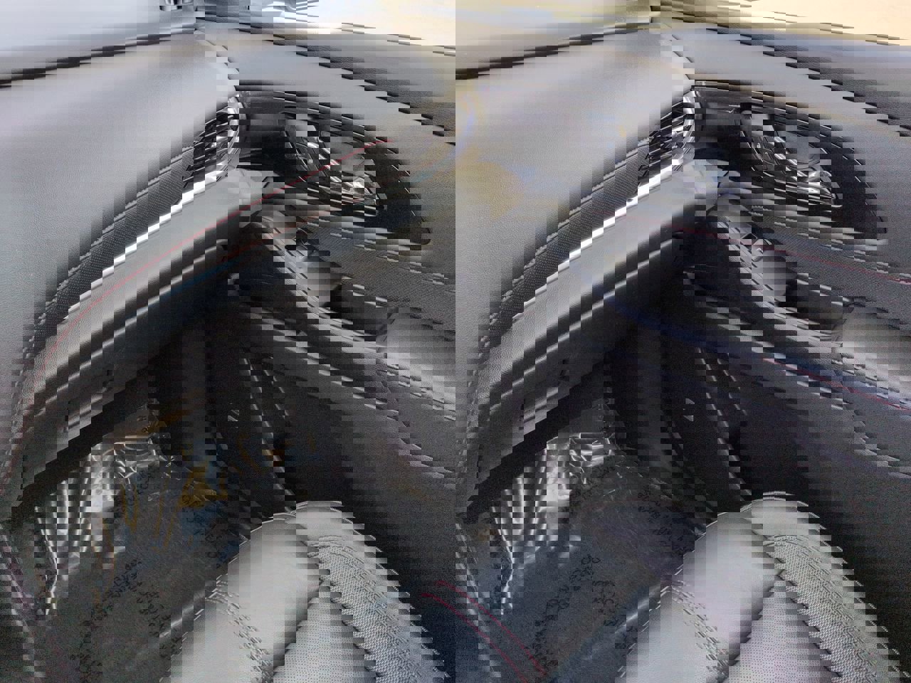 Used 2023 Chevrolet Traverse RS image 17