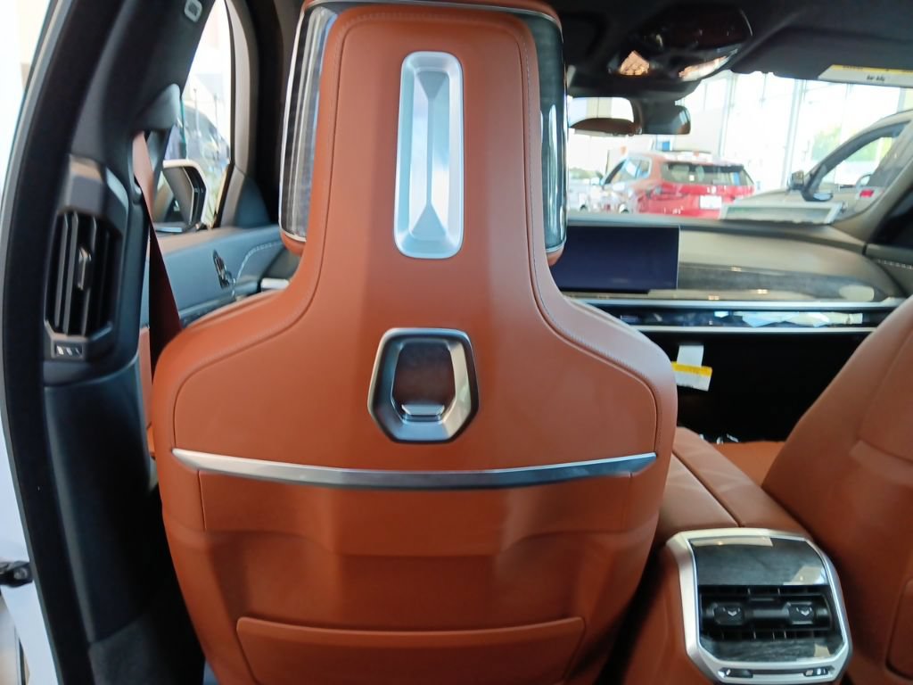 New 2026 BMW 750e xDrive AWD/4WD image 11