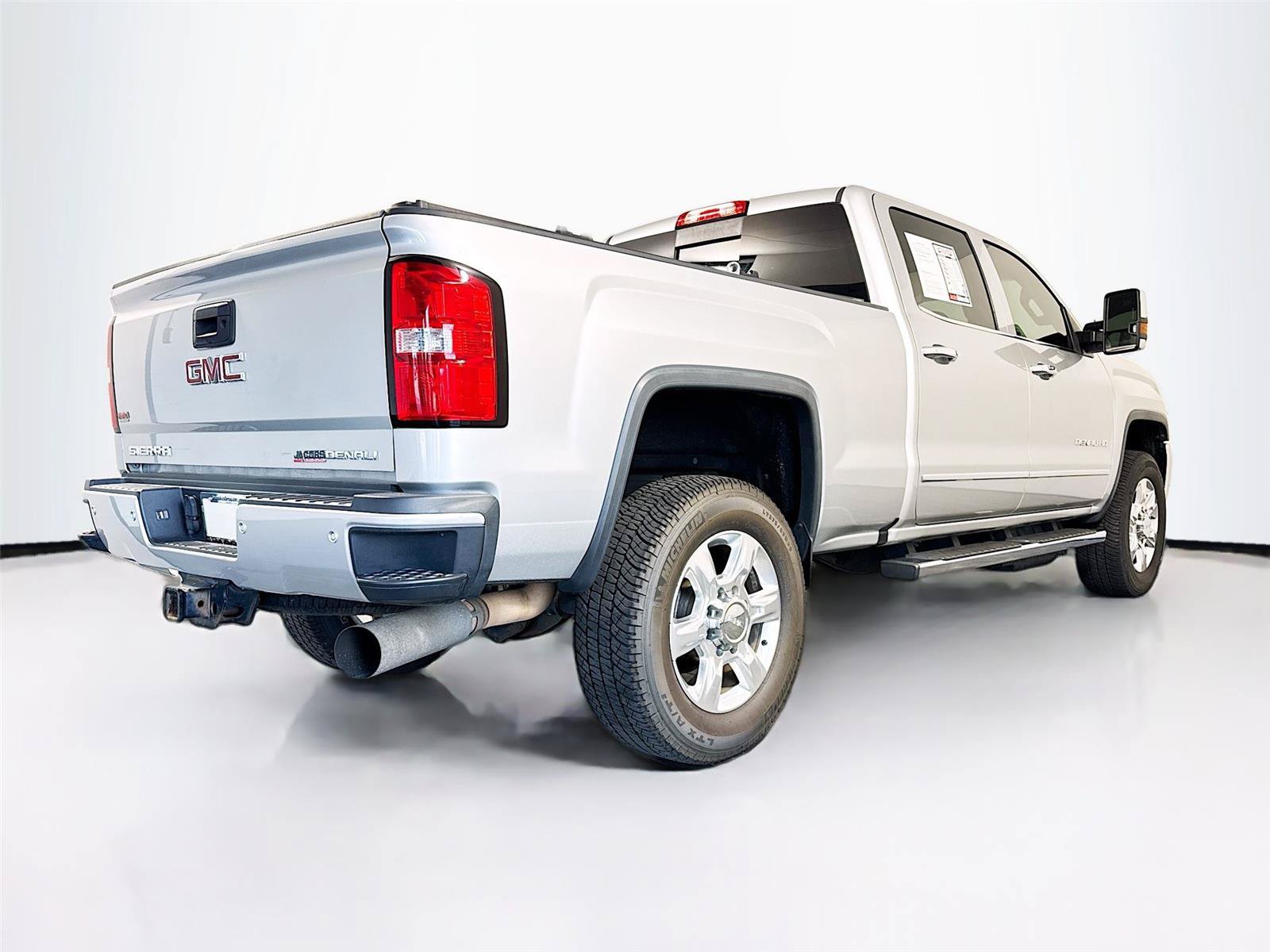 Used 2019 GMC Sierra 2500 Denali w/ Duramax Plus Package AWD/4WD image 19