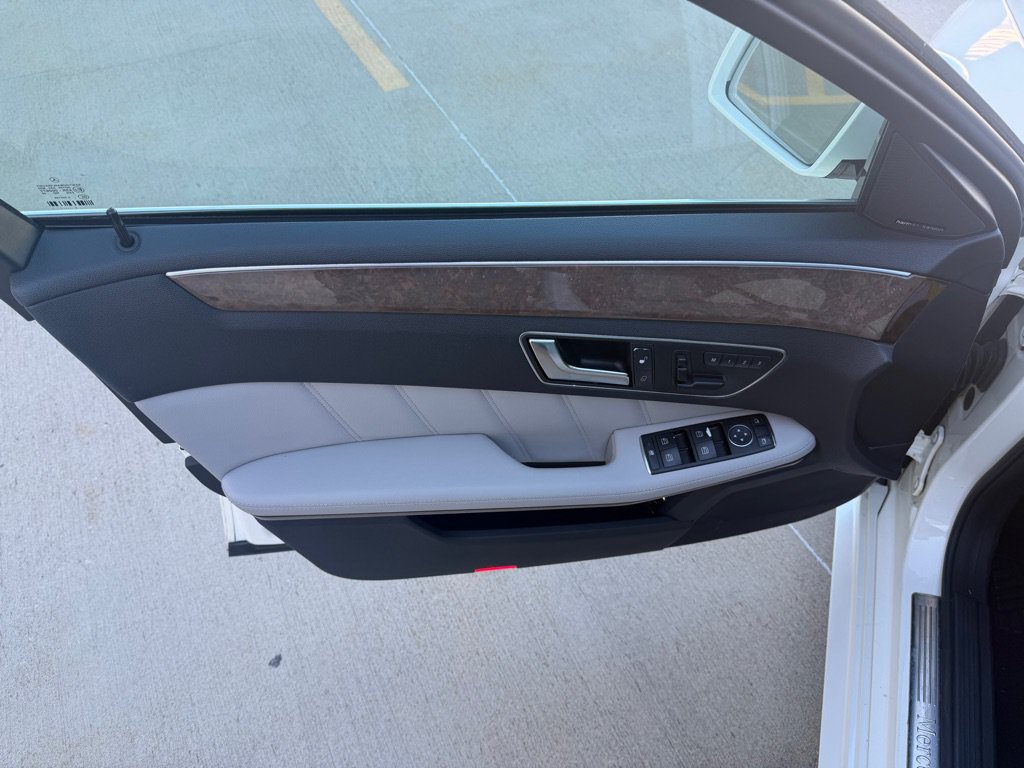 Used 2012 Mercedes-Benz E 350 4MATIC Sedan image 8