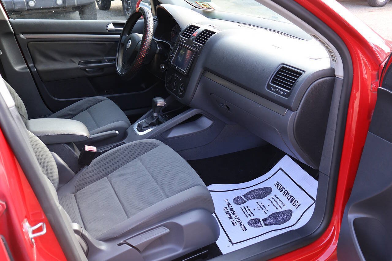 Used 2007 Volkswagen Rabbit 4-Door FWD image 19