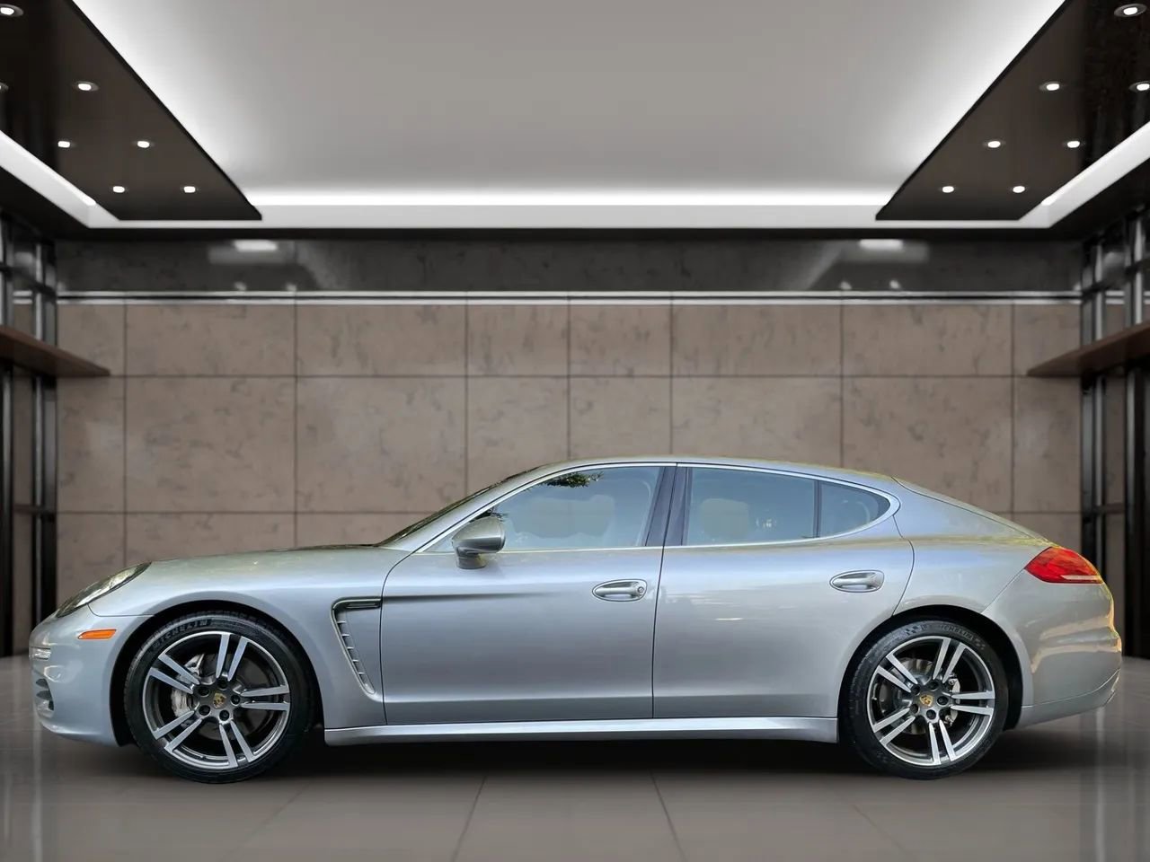 Used 2016 Porsche Panamera S image 3
