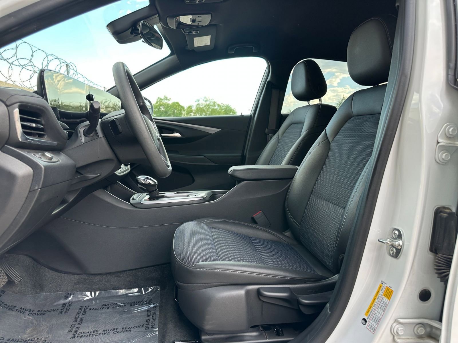 Used 2025 Buick Envista Preferred image 24