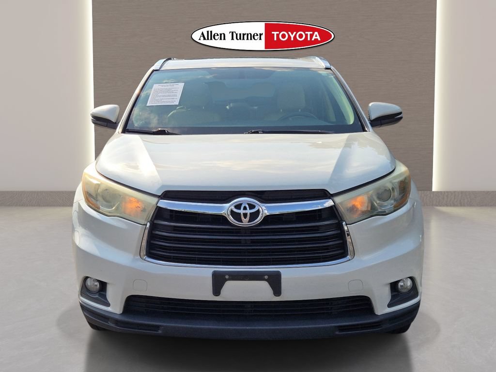 Used 2015 Toyota Highlander XLE FWD image 2