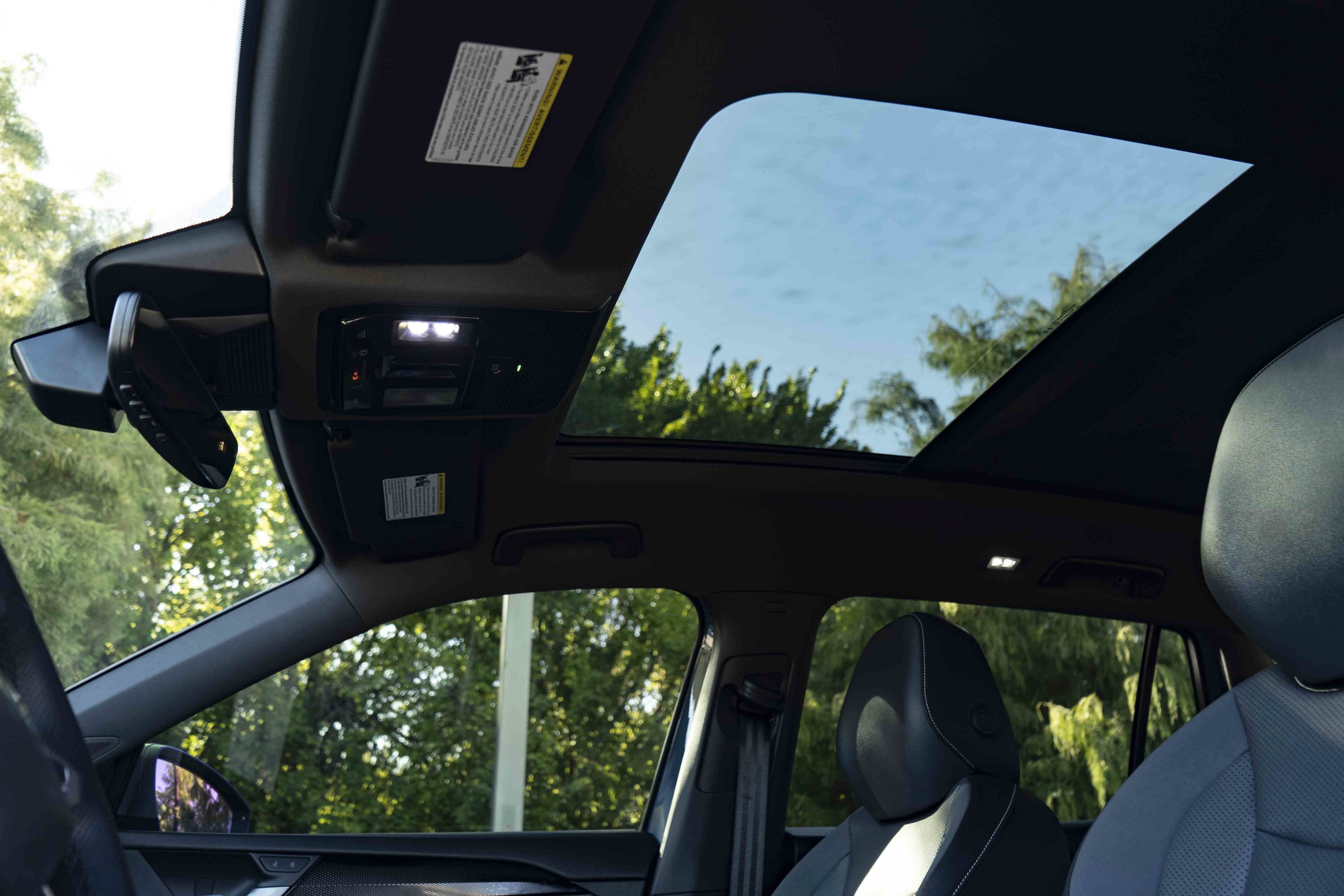 Certified 2026 Volkswagen Tiguan SE R-Line FWD image 29