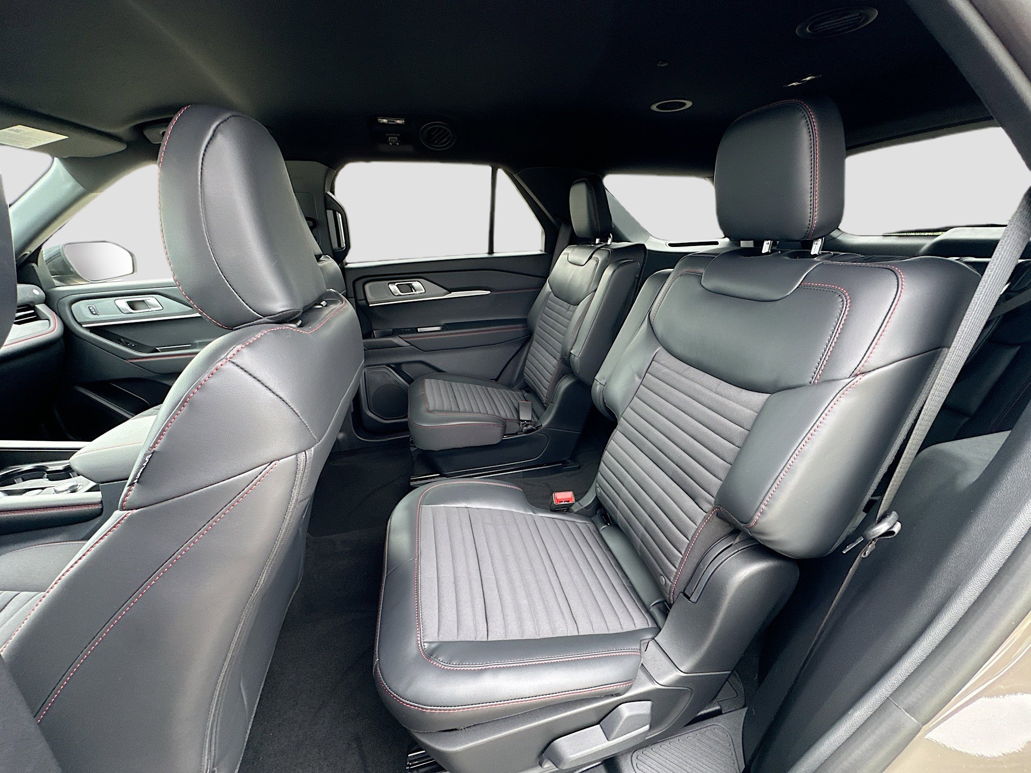 New 2026 Ford Explorer ST-Line w/ ST-Line Street Pack image 17