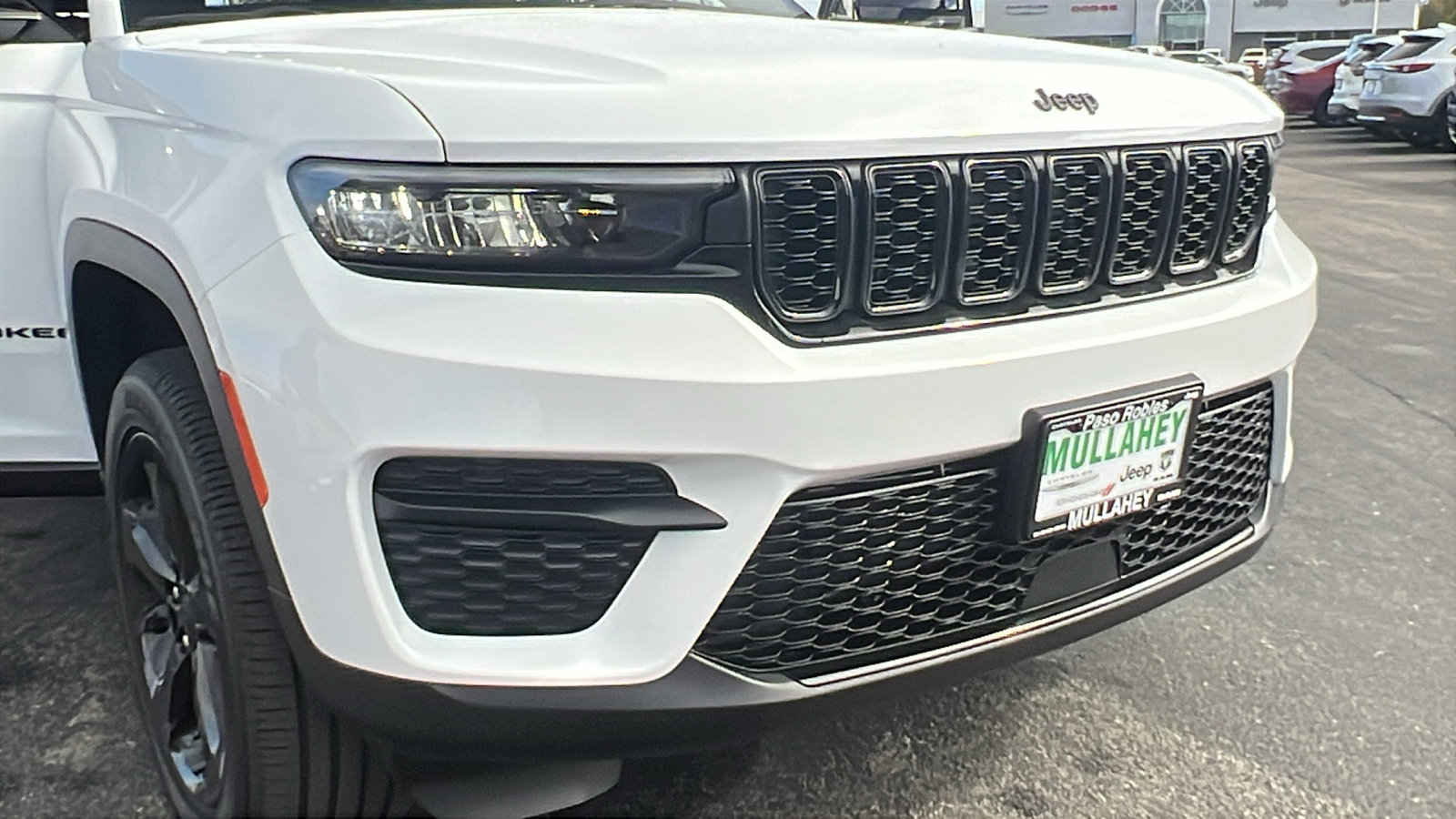 New 2025 Jeep Grand Cherokee Altitude image 10