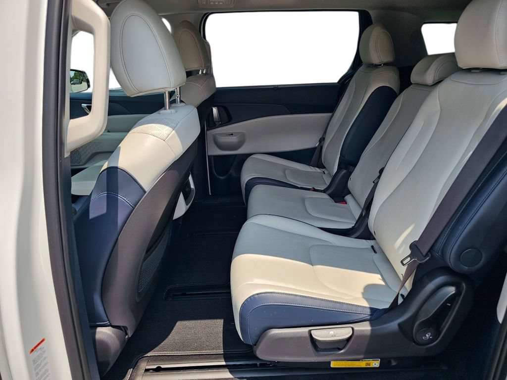 Certified 2025 Kia Carnival EX FWD image 33