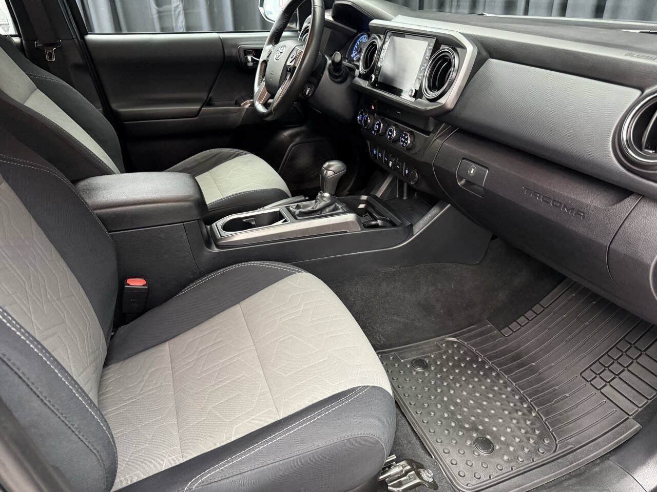 Used 2020 Toyota Tacoma TRD Off-Road w/ Technology Package AWD/4WD image 27