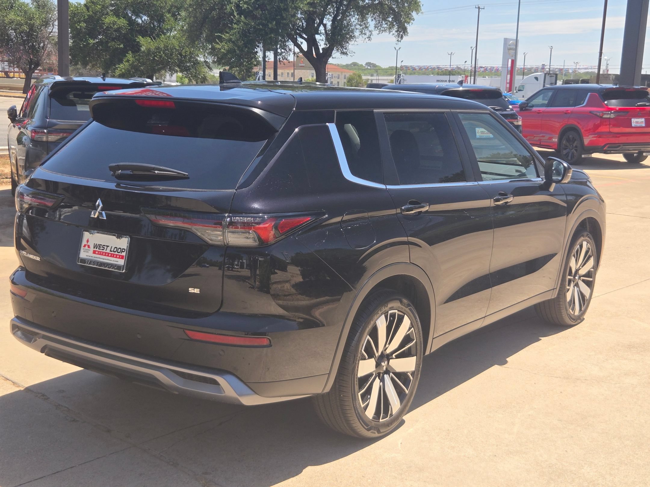 New 2026 Mitsubishi Outlander SE FWD image 5