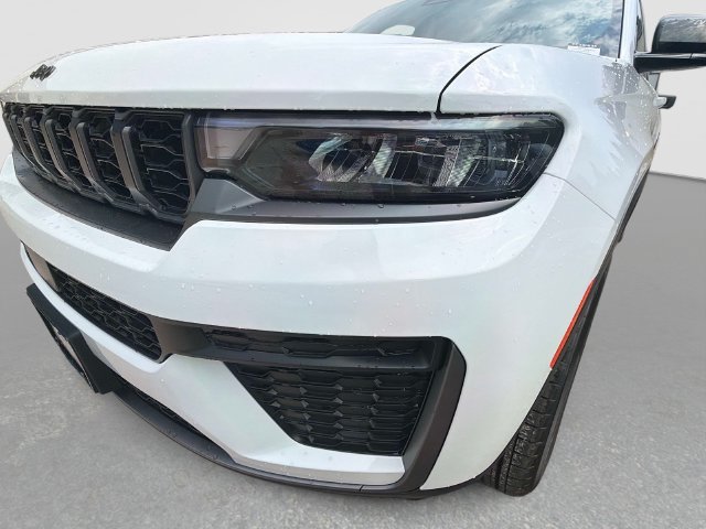New 2026 Jeep Grand Cherokee Altitude AWD/4WD image 10