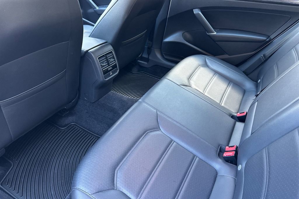 Used 2018 Volkswagen Passat 2.0T SE image 12