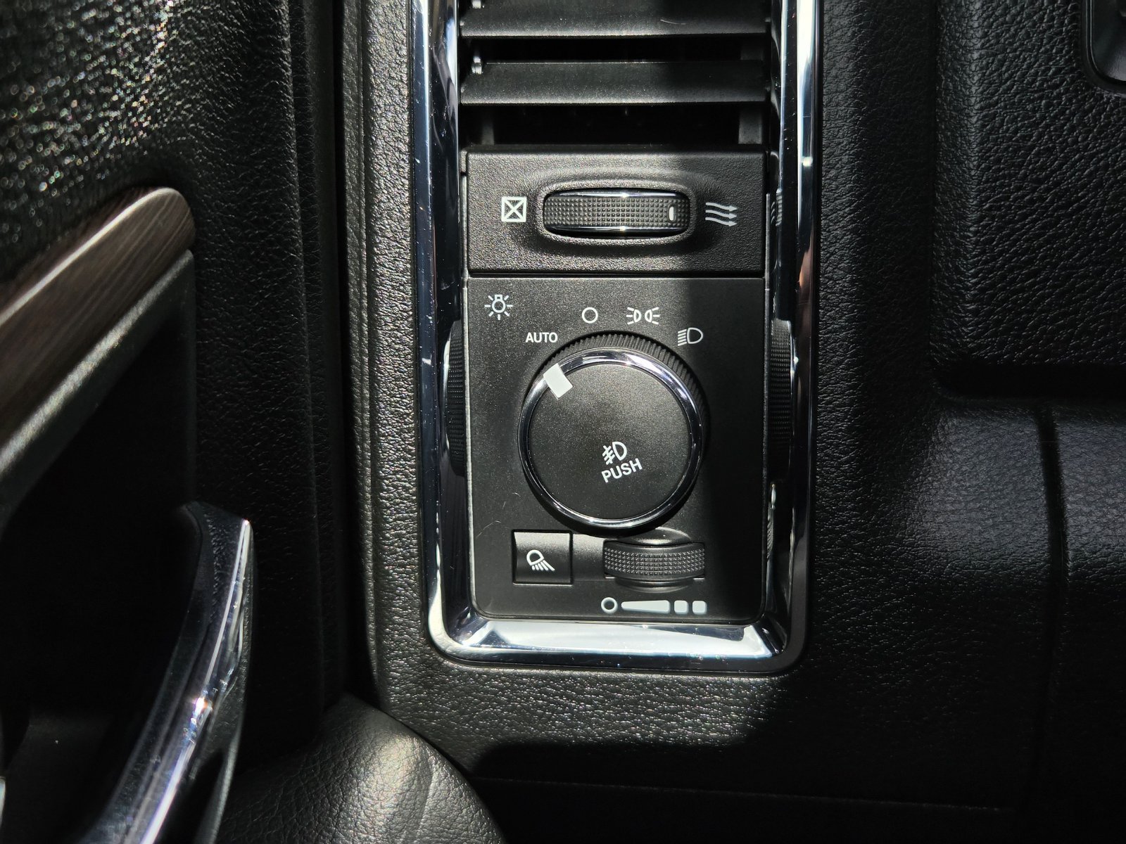 Used 2017 RAM 2500 Laramie w/ Convenience Group AWD/4WD image 22