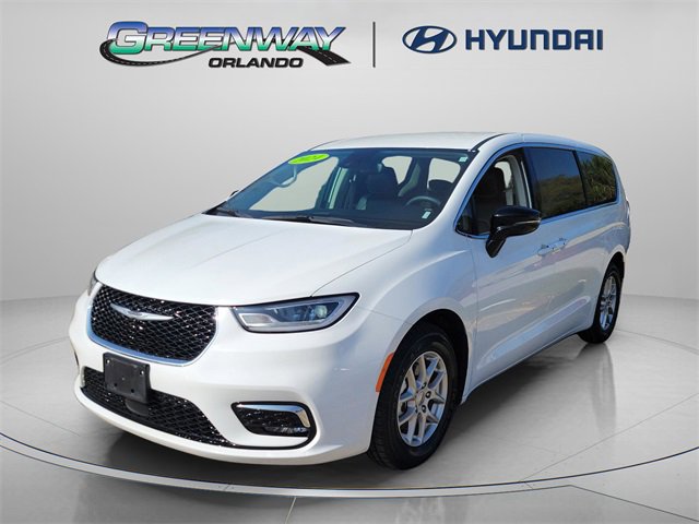 Used 2024 Chrysler Pacifica Touring-L image 2