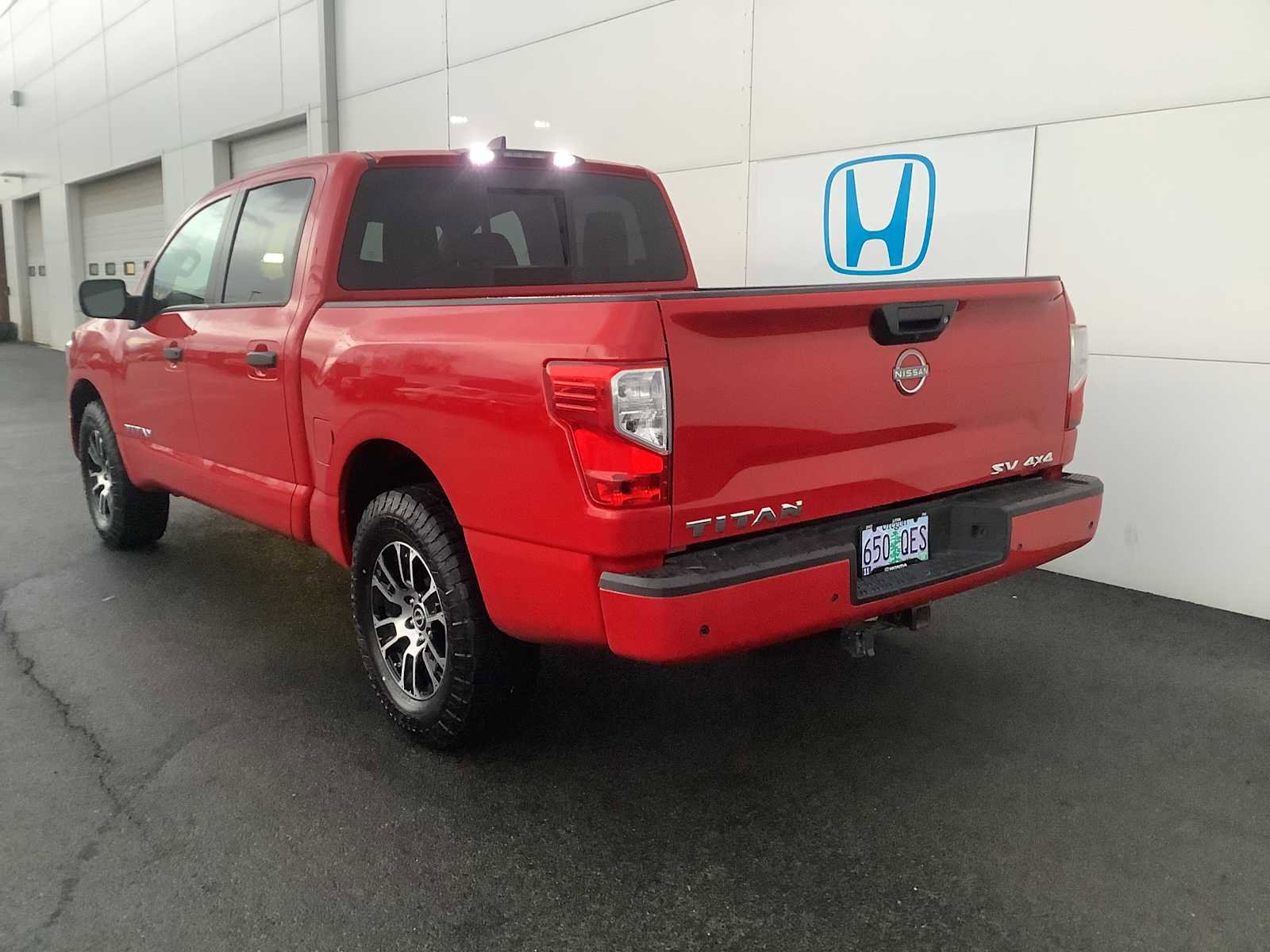 Used 2023 Nissan Titan SV image 4