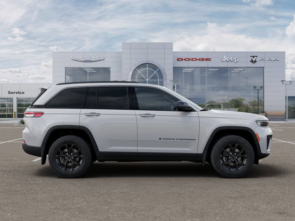 Used 2026 Jeep Grand Cherokee Altitude AWD/4WD image 21