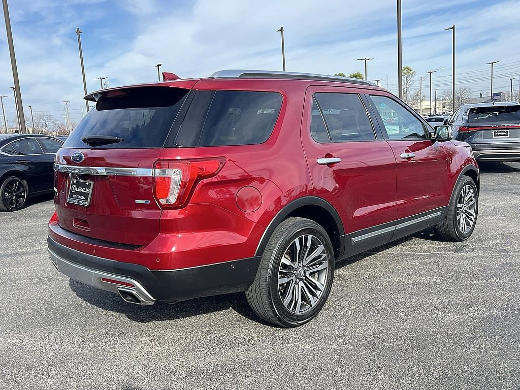 Used 2017 Ford Explorer Platinum image 3