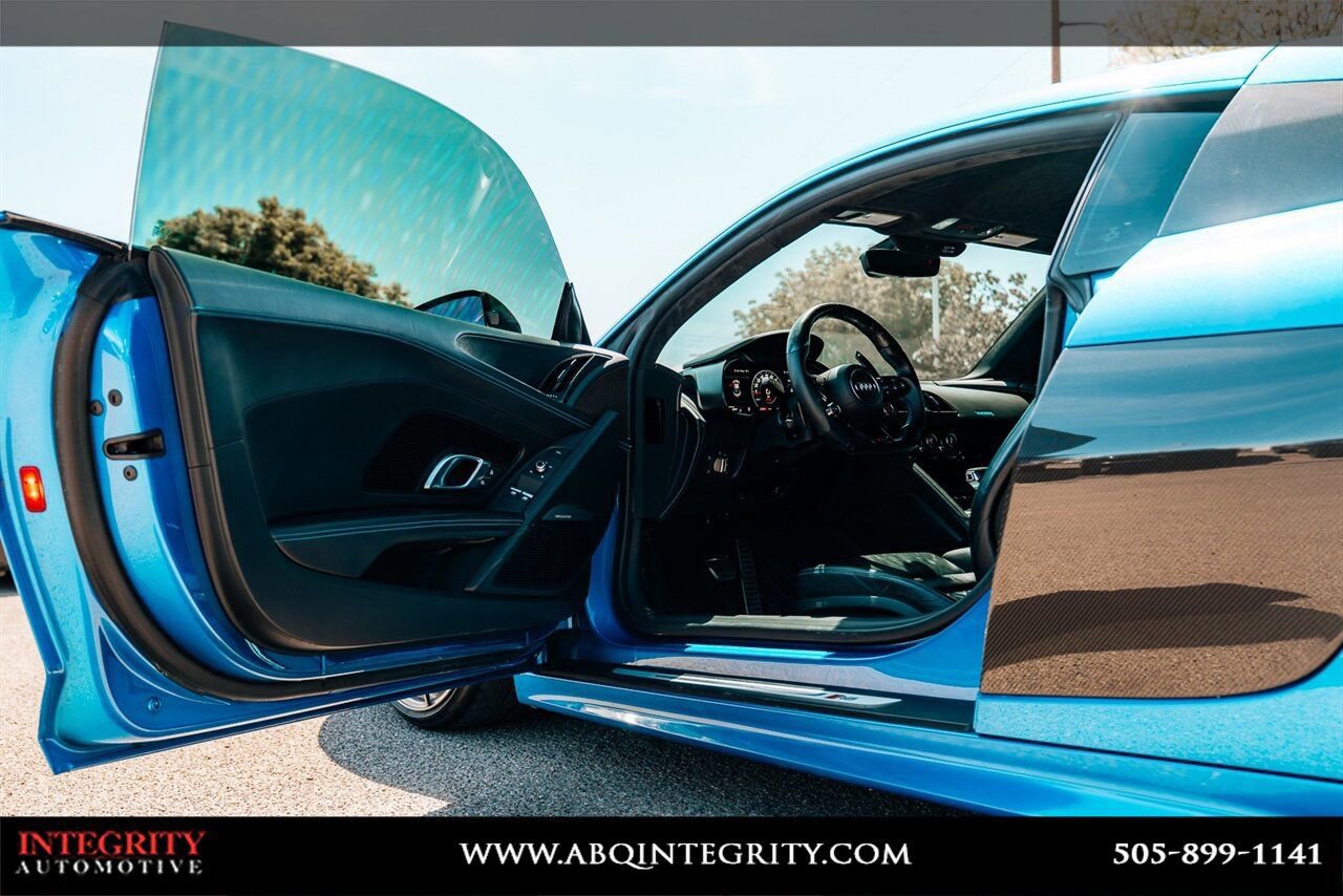 Used 2017 Audi R8 V10 w/ Carbon Exterior Package image 20