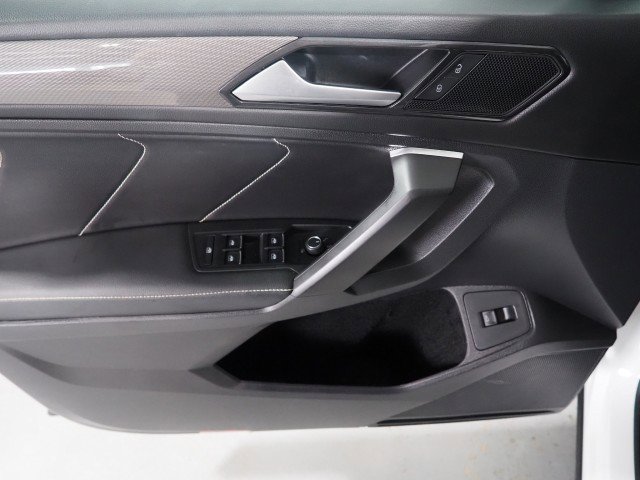 Used 2022 Volkswagen Tiguan SE FWD image 49