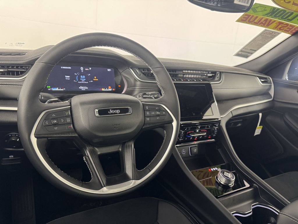 New 2024 Jeep Grand Cherokee L Altitude image 17