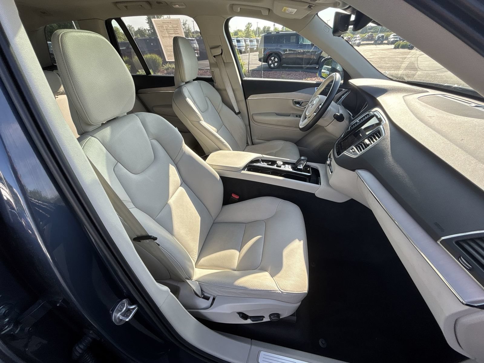 Used 2023 Volvo XC90 B5 Core AWD/4WD image 26