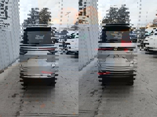 New 2025 Jeep Grand Cherokee Limited image 18