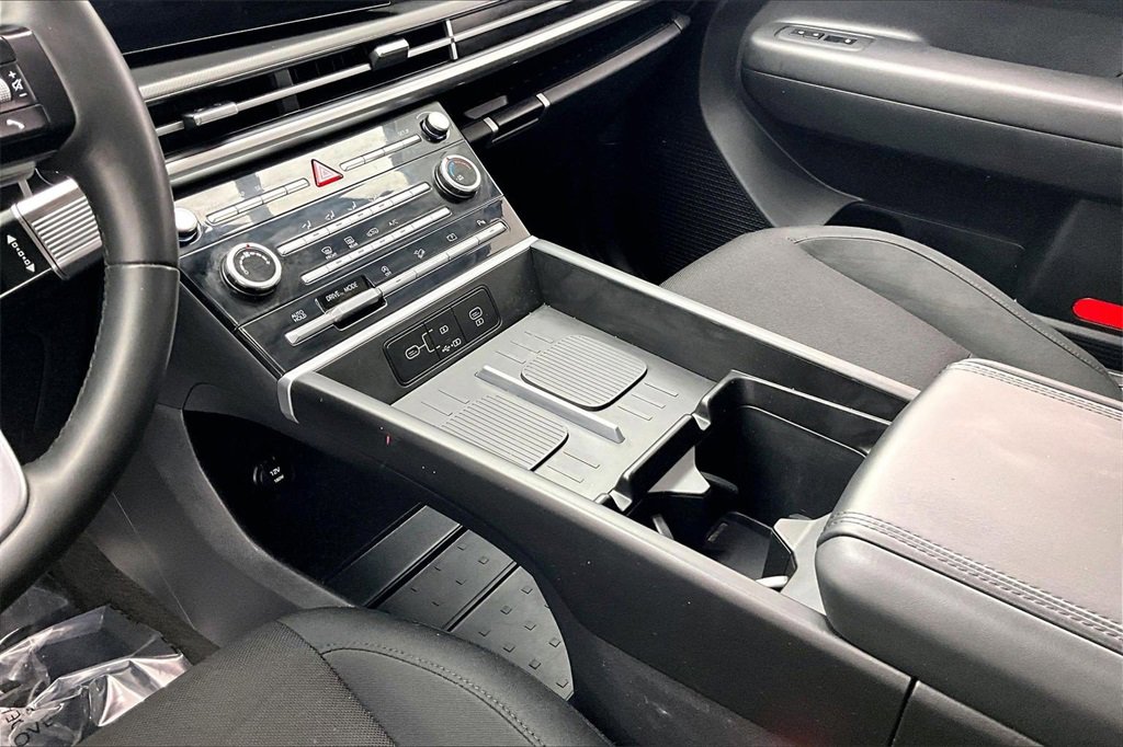 Used 2025 Hyundai Santa Fe SE image 15