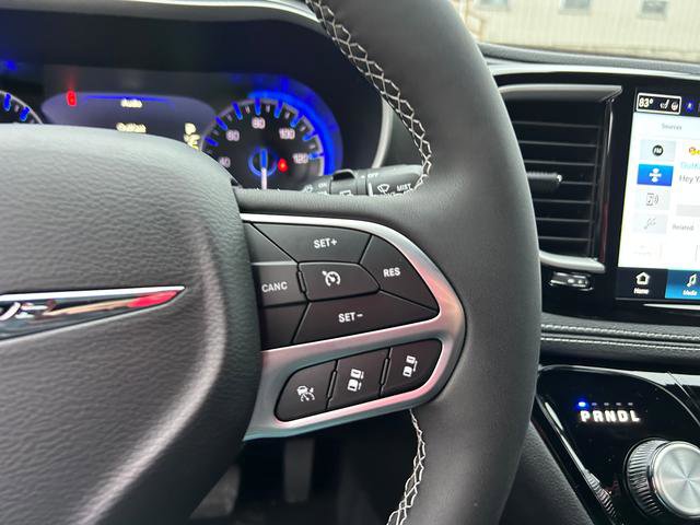 New 2026 Chrysler Pacifica Select AWD/4WD image 15