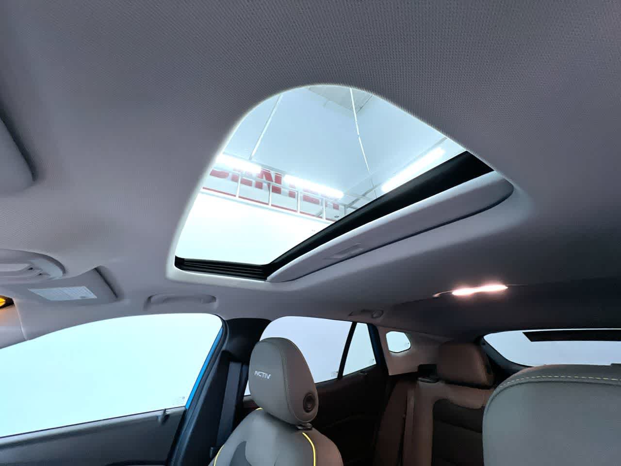 Used 2025 Chevrolet Trax ACTIV w/ Sunroof Package FWD image 41