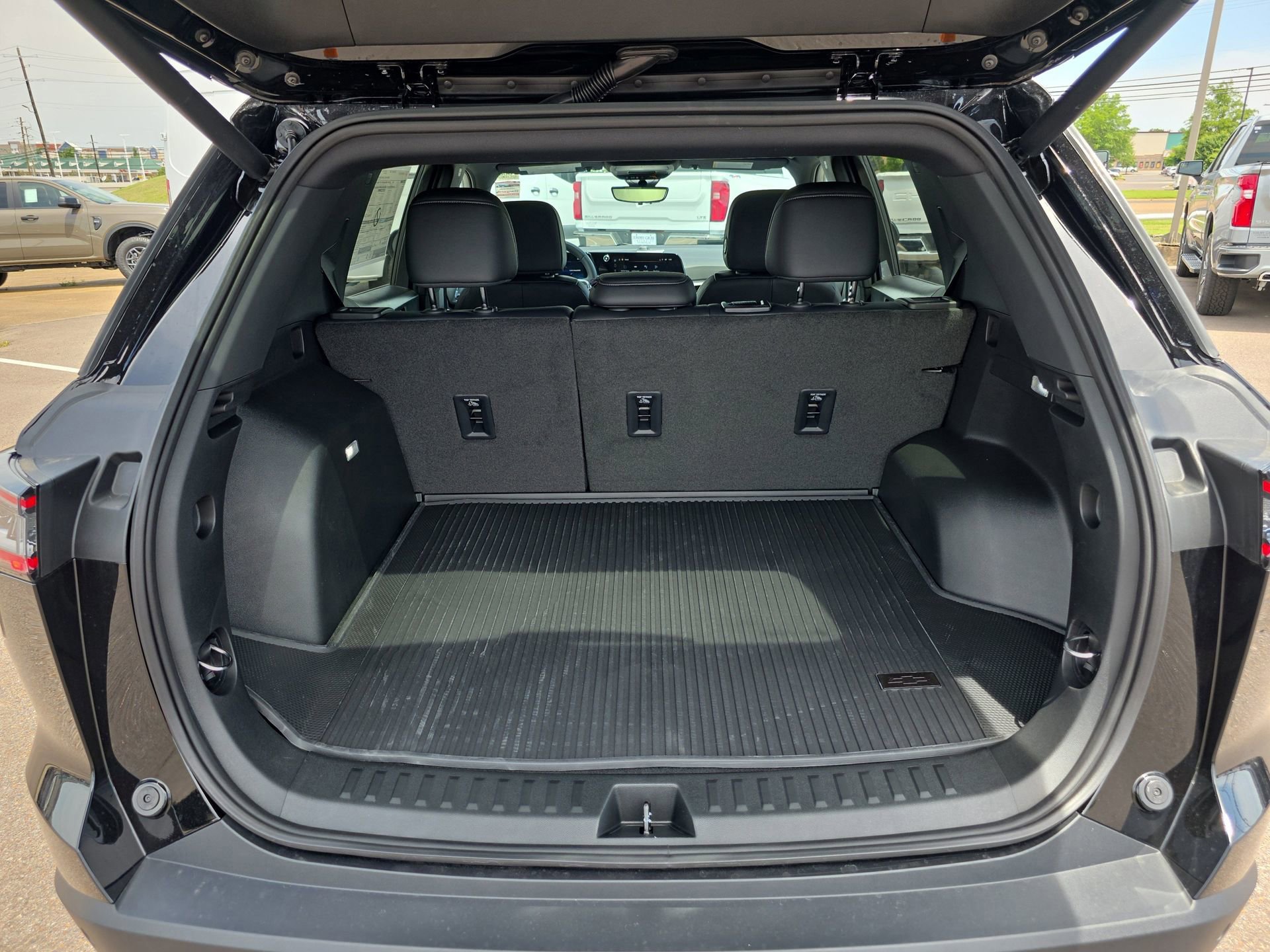 New 2026 Chevrolet Equinox LT w/ Convenience Package II FWD image 13