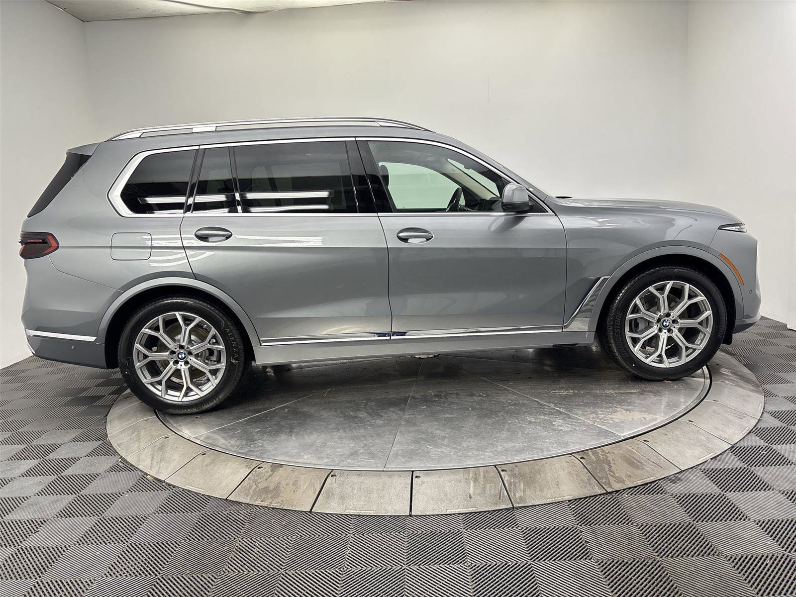 New 2026 BMW X7 xDrive40i w/ Premium Package image 17