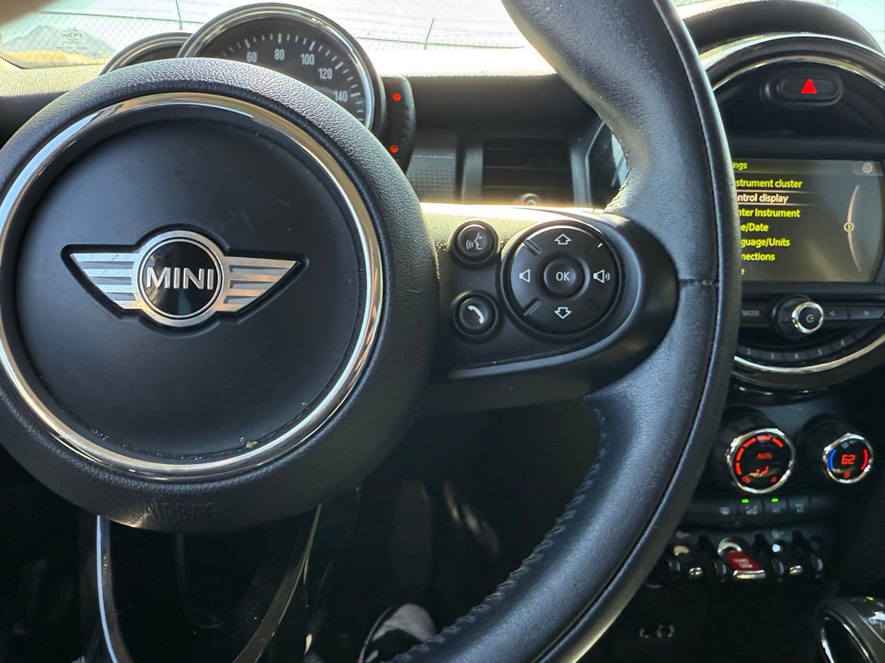 Used 2015 MINI Cooper 4-Door Hardtop FWD image 16