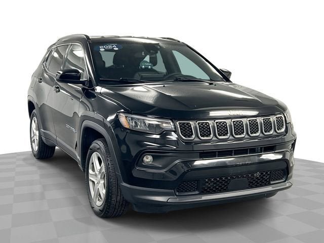 Used 2024 Jeep Compass Latitude AWD/4WD image 1