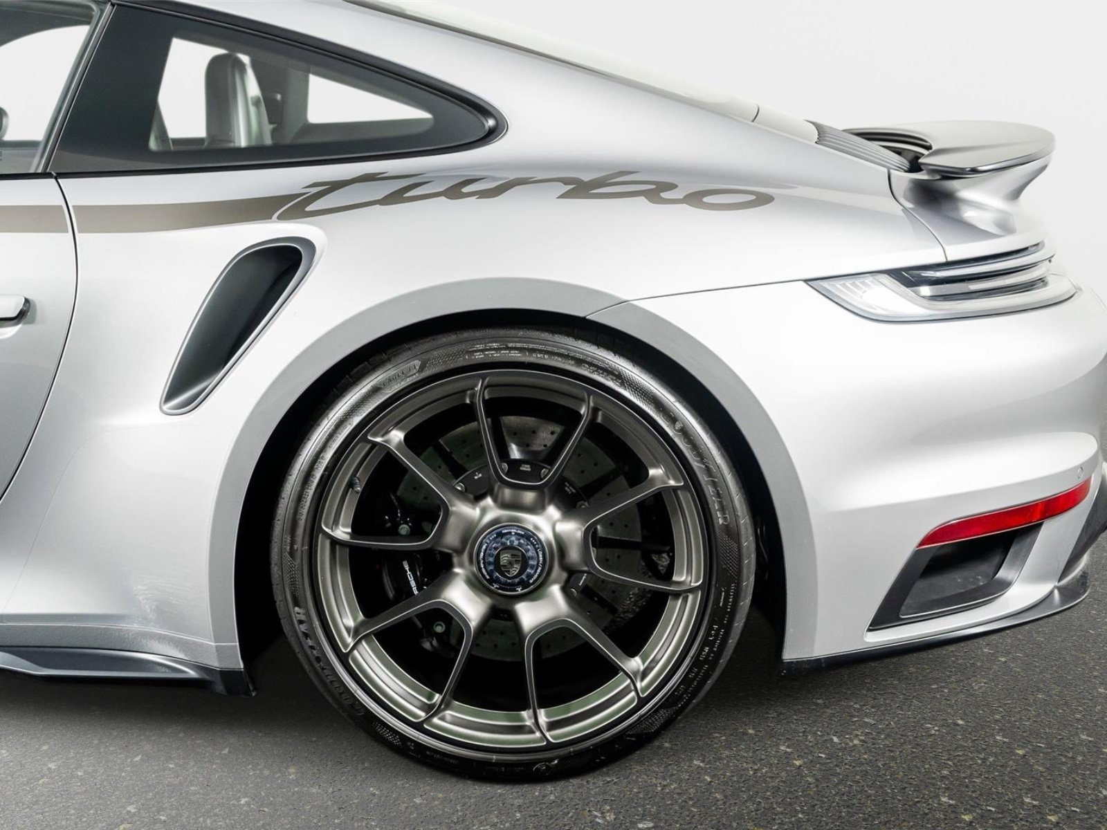 Used 2025 Porsche 911 Turbo AWD/4WD image 18