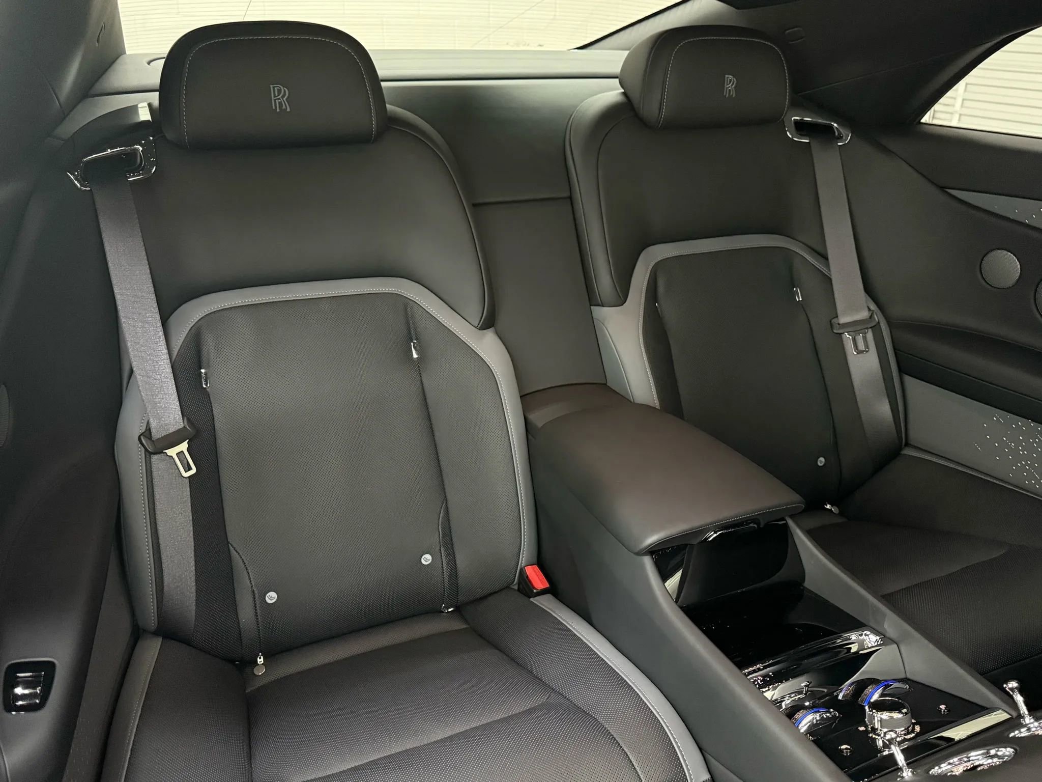 Used 2025 Rolls-Royce Spectre image 13