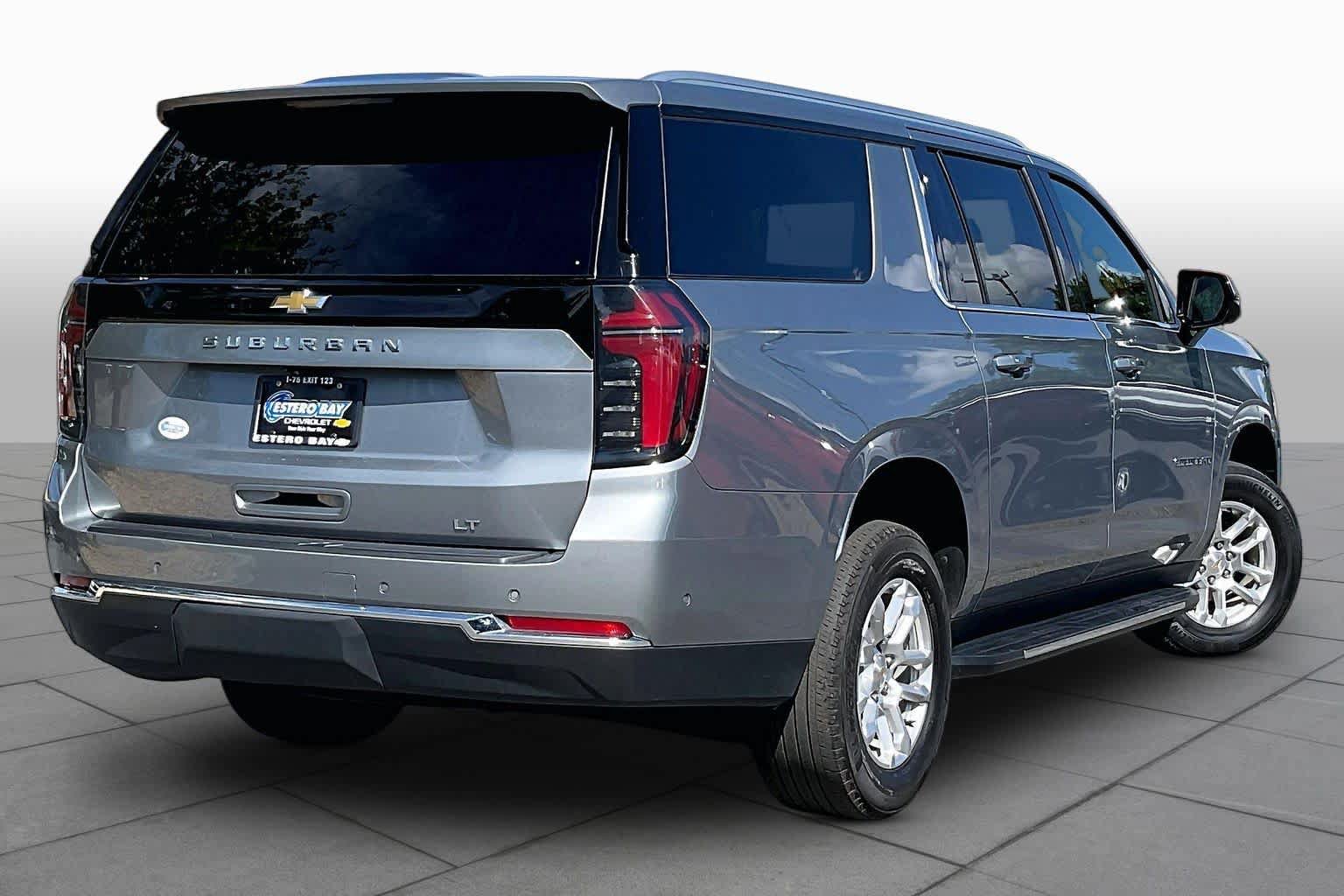 Used 2025 Chevrolet Suburban LT AWD/4WD image 13