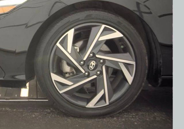 Used 2025 Hyundai Elantra SEL FWD image 7