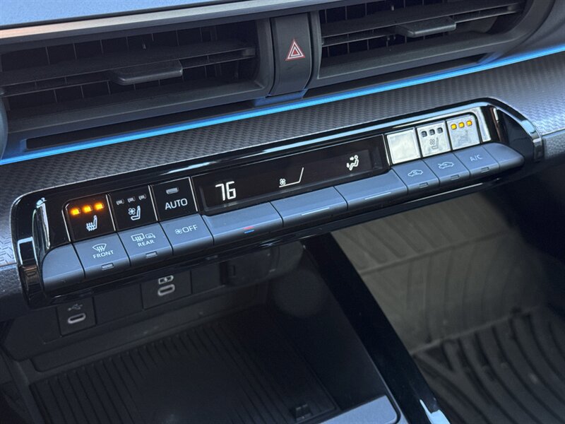Used 2024 Toyota Prius Limited w/ Limited Premium Package FWD image 29