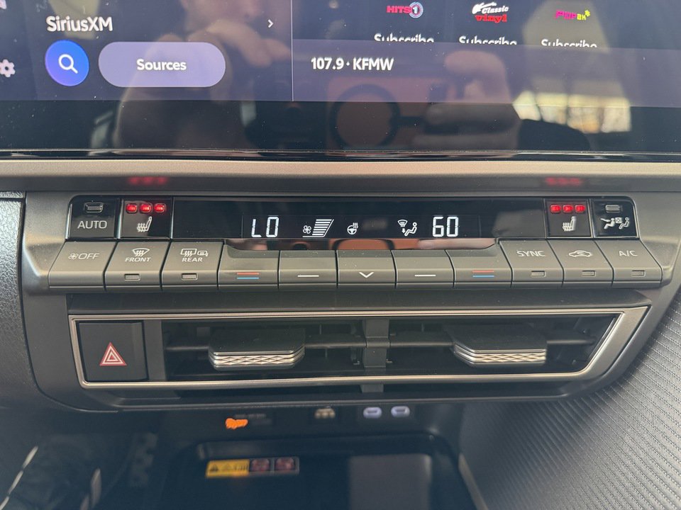 Used 2025 Toyota Camry SE w/ Multimedia Upgrade Package AWD/4WD image 20