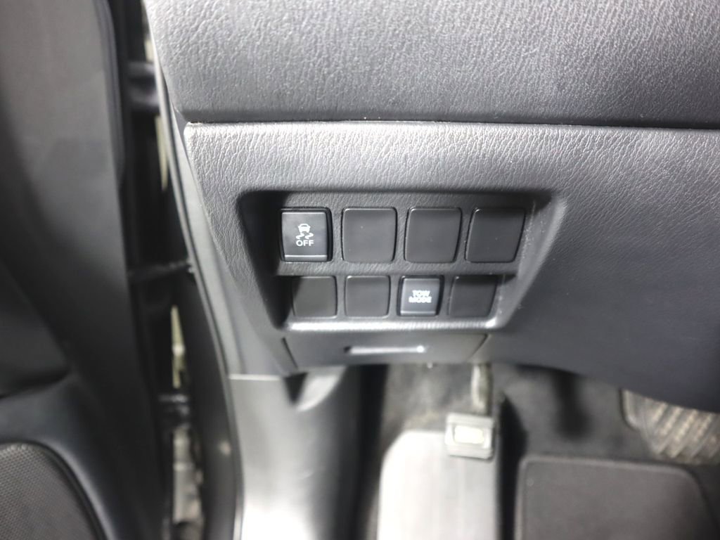 Used 2019 Nissan Pathfinder S image 17