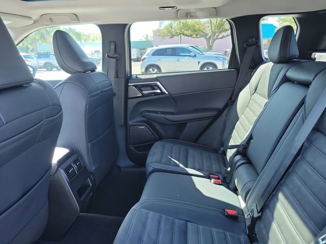 New 2026 Mitsubishi Outlander SE image 13