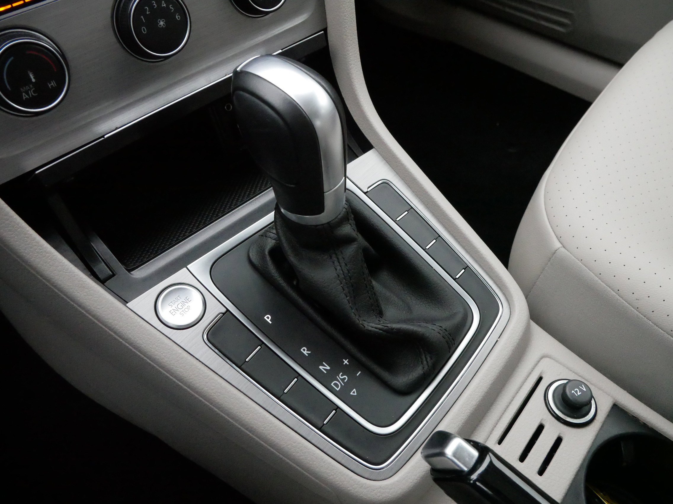 Used 2017 Volkswagen Golf Wolfsburg Edition image 24