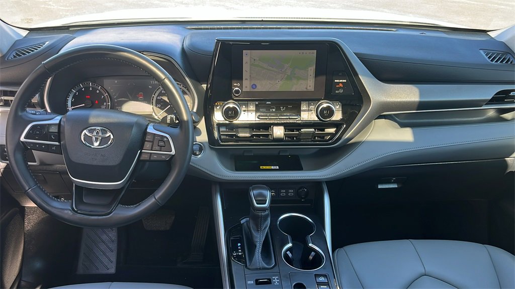 Used 2023 Toyota Highlander XLE image 40