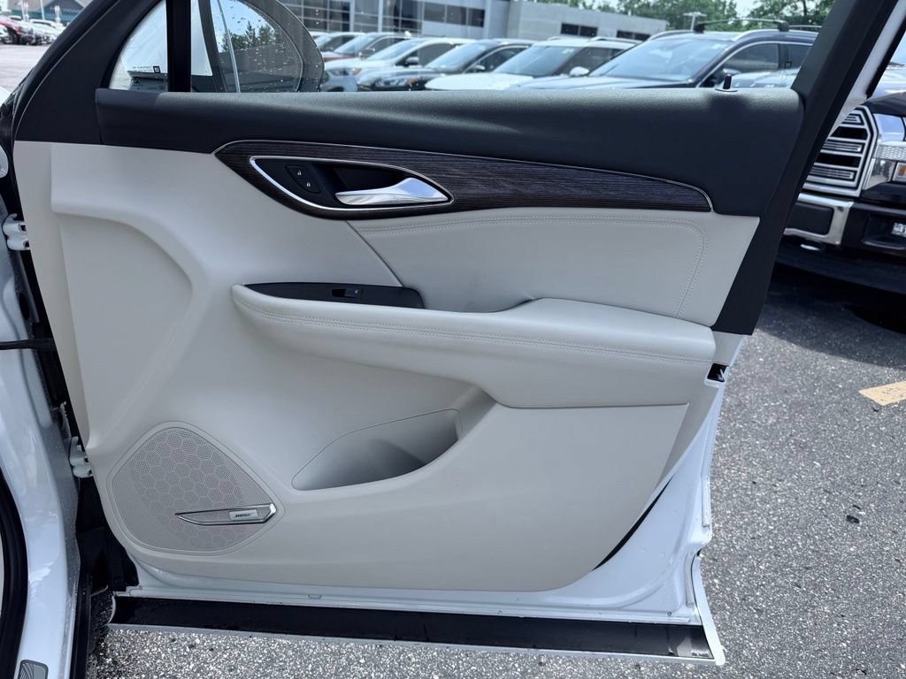 Used 2022 Buick Envision Avenir w/ Technology Package II AWD/4WD image 18