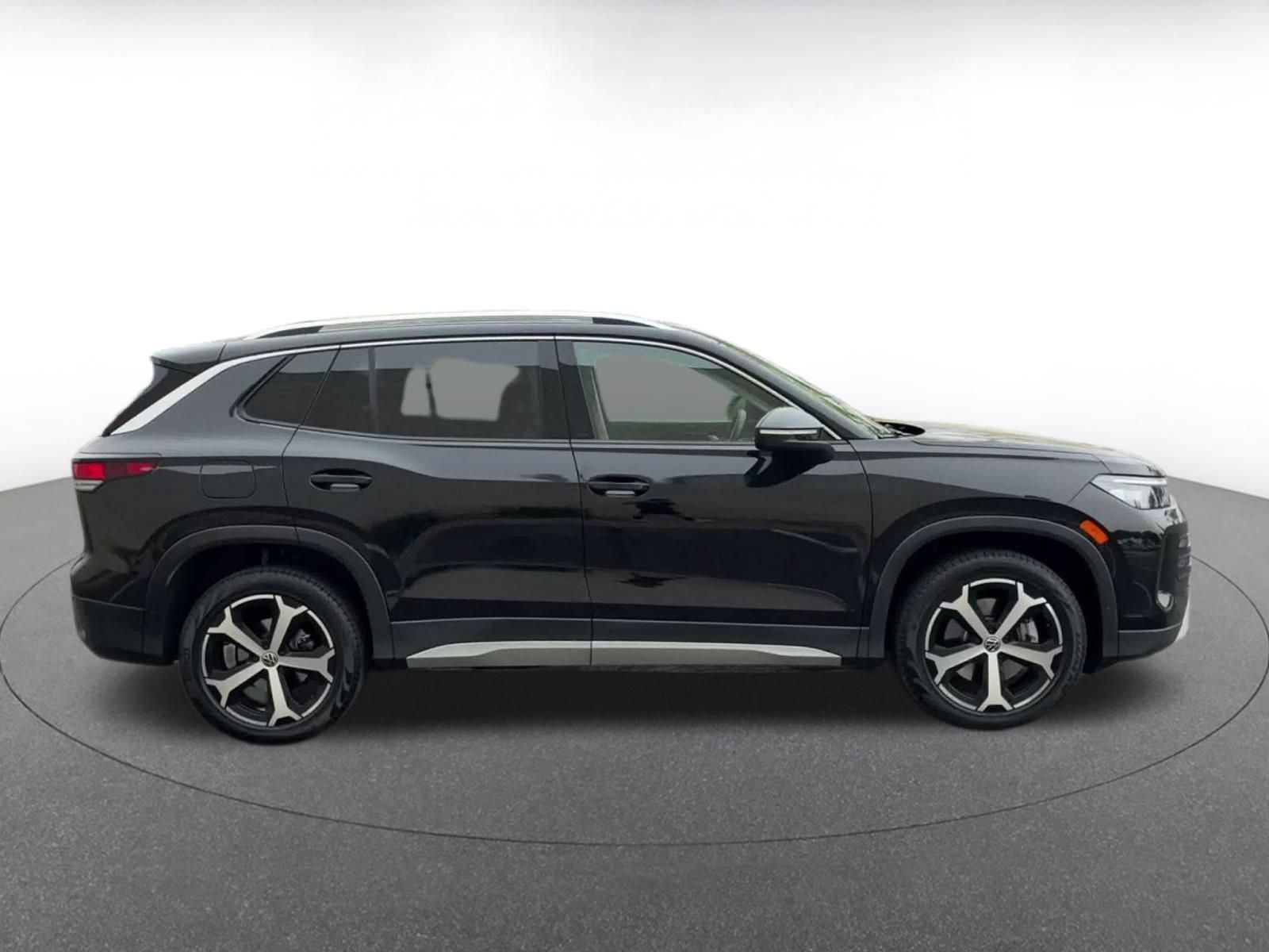 Used 2026 Volkswagen Tiguan SE AWD/4WD image 15