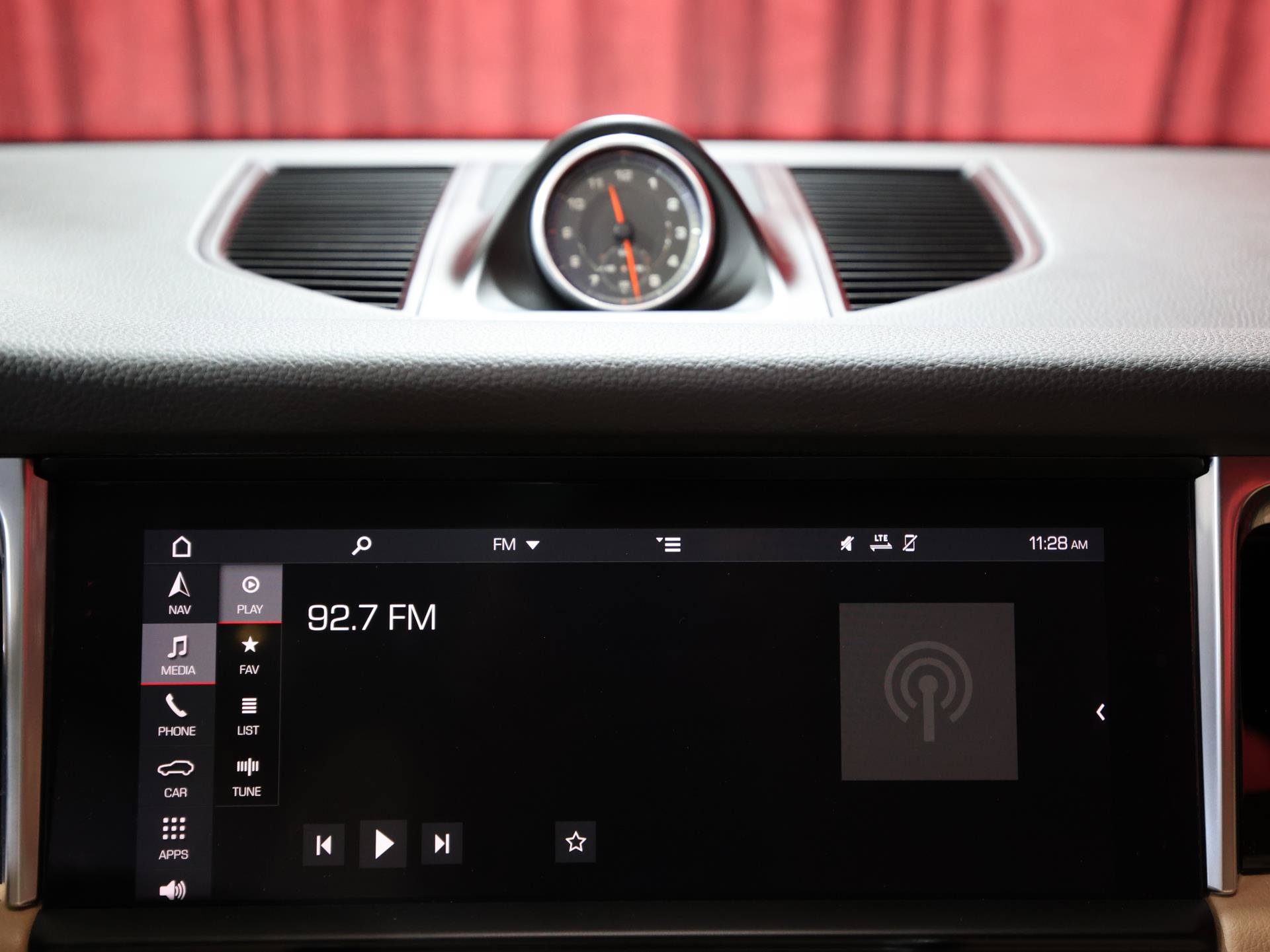 Used 2019 Porsche Macan AWD/4WD image 19