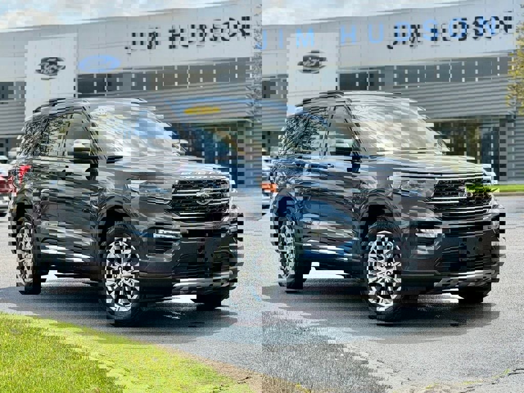 Certified 2022 Ford Explorer XLT w/ Equipment Group 202A image 2