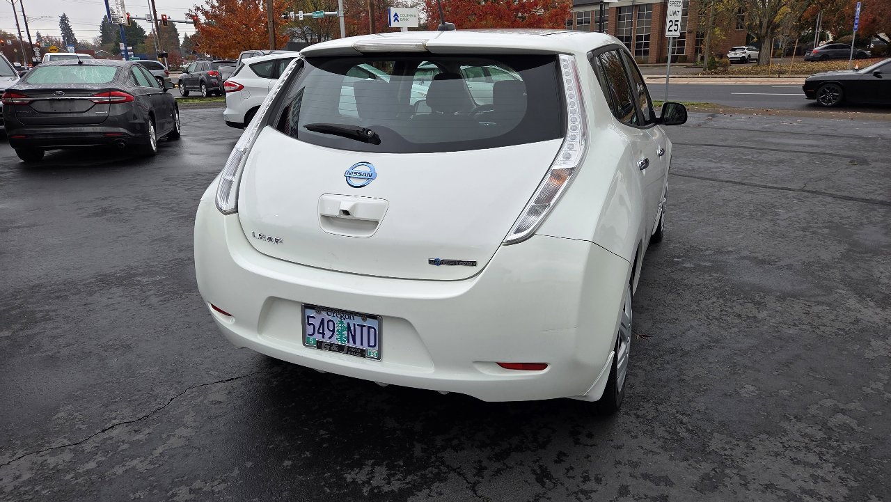 Used 2016 Nissan Leaf S w/ Charger Package image 9